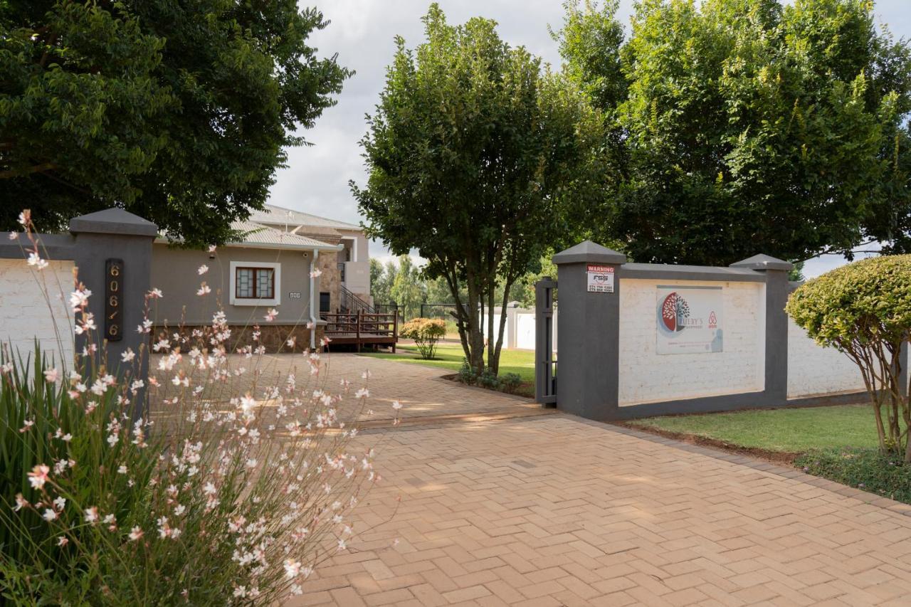 Rueby'S Guesthouse Dullstroom Exteriér fotografie