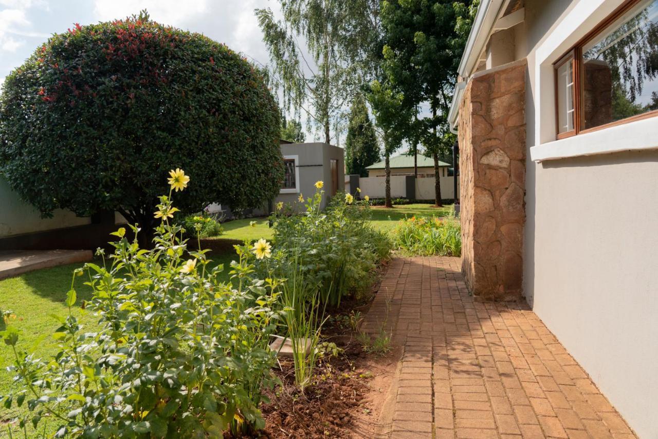 Rueby'S Guesthouse Dullstroom Exteriér fotografie